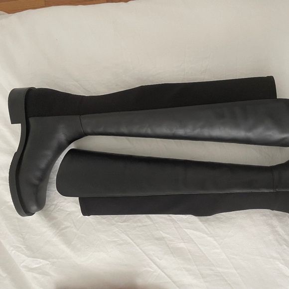 Stuart Weitzman - Picture 1 of 4